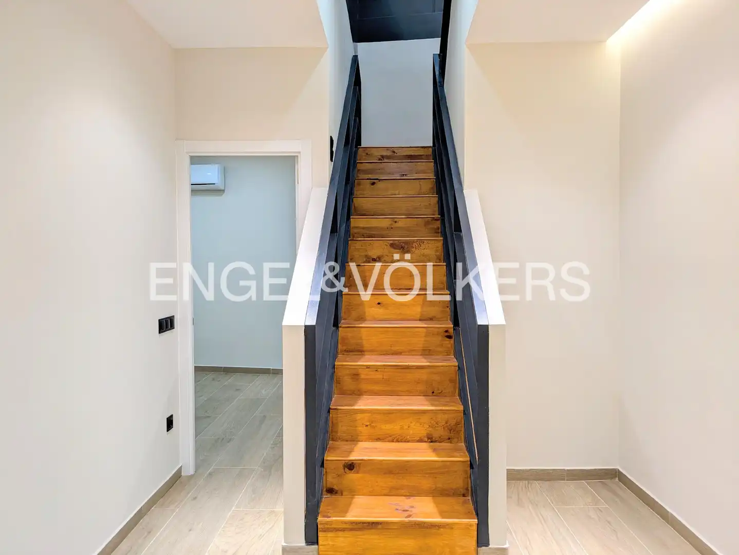 Flat for sale in Barcelona  with Air Conditioner and Heating