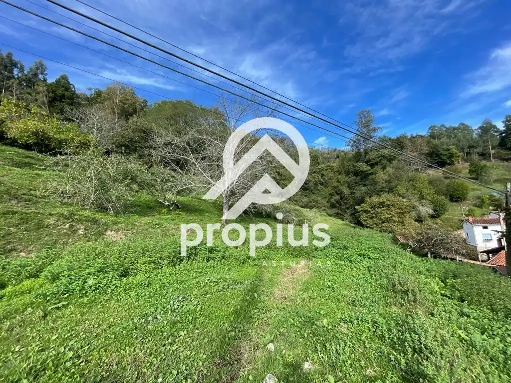Terreno en venta en Llanes