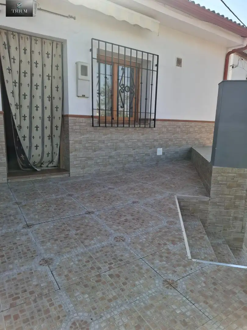 Terrasse von Einfamilien-Reihenhaus zum Verkauf in Pinos Puente mit Klimaanlage