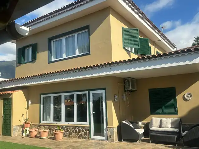 Vista exterior de Casa o xalet en venda en Puerto de la Cruz amb Jardí privat, Terrassa i Moblat
