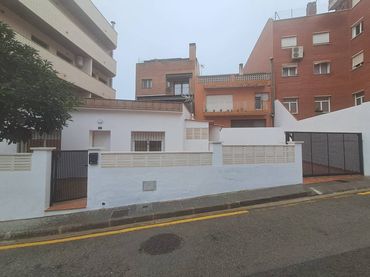House with garden for sale in Calle Alfons Castelao