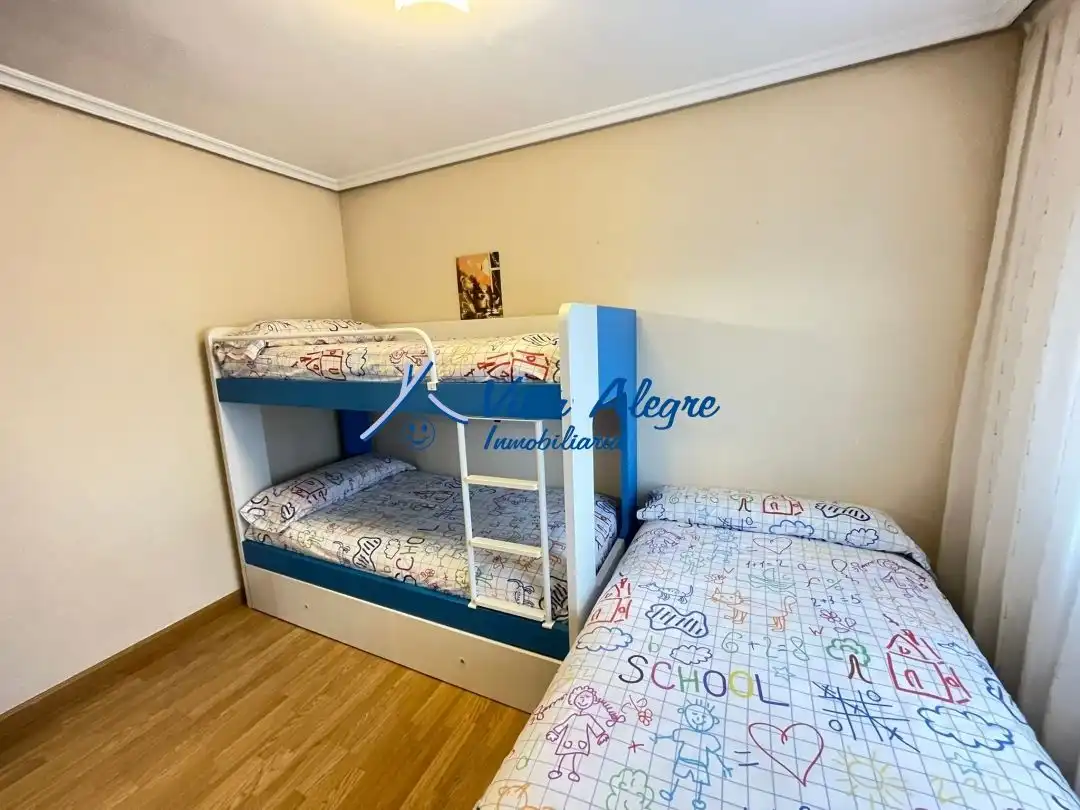 Habitación de Casa o chalet en venta en Cuzcurrita de Río Tirón con Calefacción, Jardín privado y Terraza