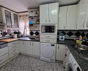 Kitchen of Flat for sale in  Sevilla Capital  with Air Conditioner, Heating and Storage room