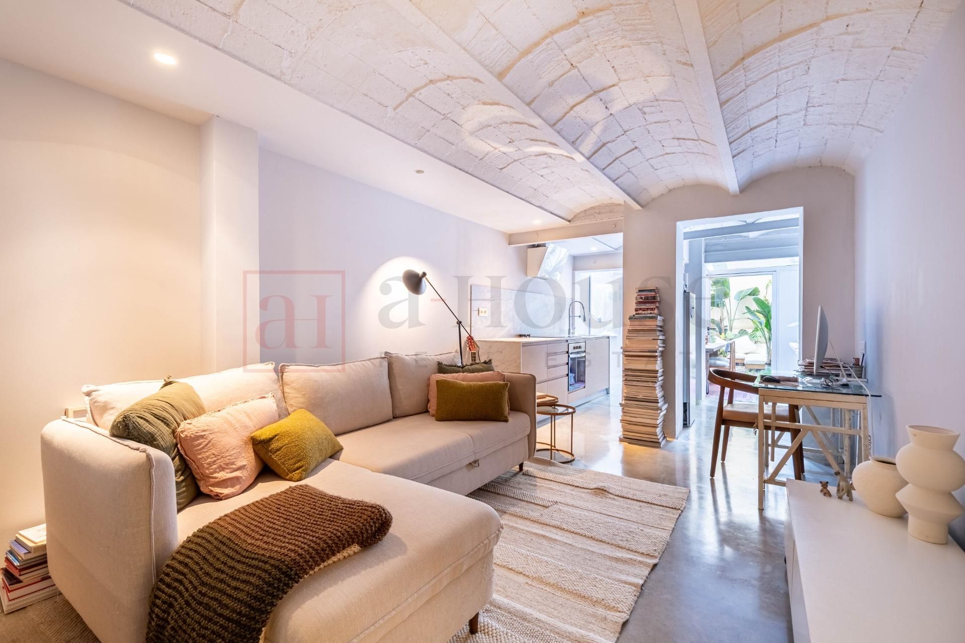 Living room of Duplex for sale in  Barcelona Capital  with Air Conditioner, Heating and Private garden