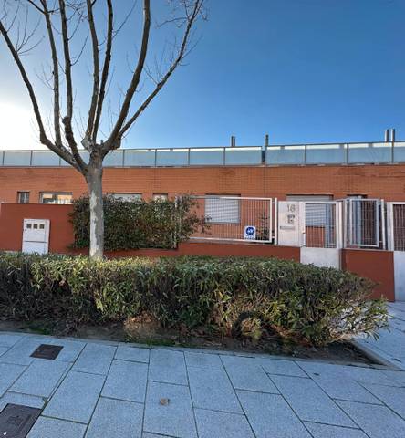 Casa adosada en Alquiler en Centro Comercial - Hospital