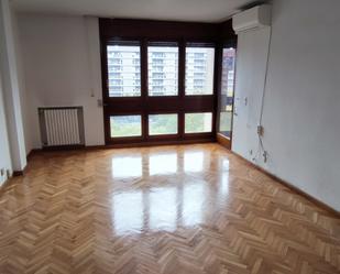 Living room of Flat for sale in  Zaragoza Capital  with Air Conditioner, Heating and Parquet flooring