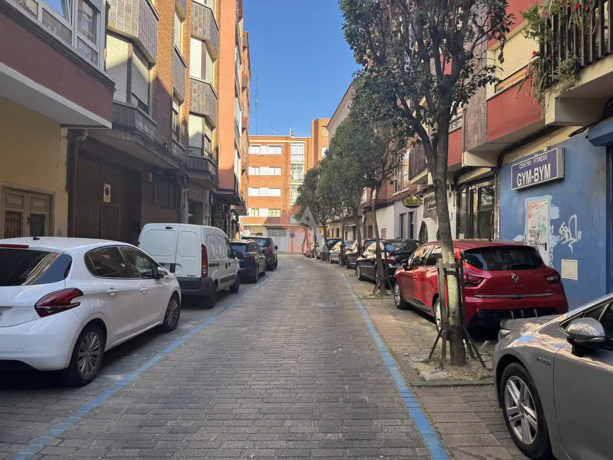 Vista exterior de Piso de alquiler en Valladolid con Calefacción