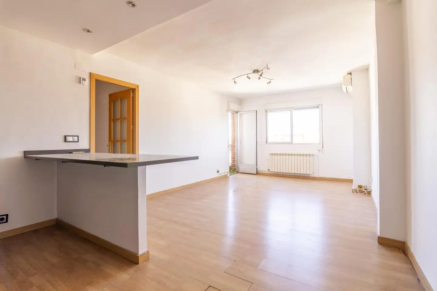 Living room of Flat for sale in Alcorcón  with Air Conditioner, Heating and Terrace