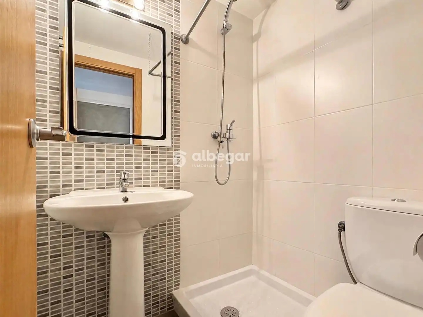 Baño de Piso de alquiler en Valencia con Terraza, Lavadora y Balcón