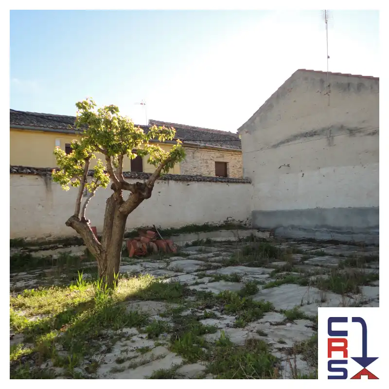 Vista exterior de Casa o xalet en venda en Santa María la Real de Nieva amb Terrassa