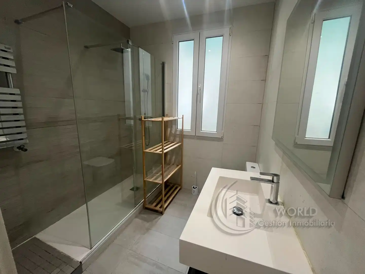Bathroom of Flat for rent in Madrid  with Air Conditioner, Heating and Furnished