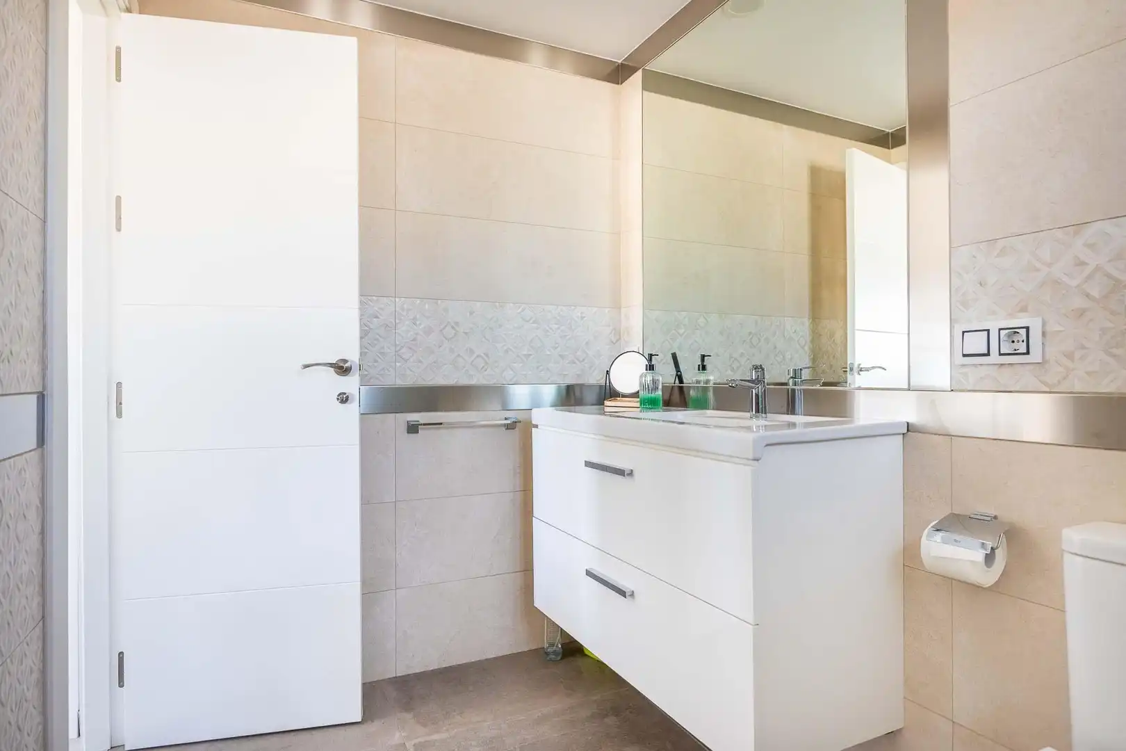 Casa aparellada amb jardí en venda a 50 Avenida Mariana de Pineda #50, imagen 15
