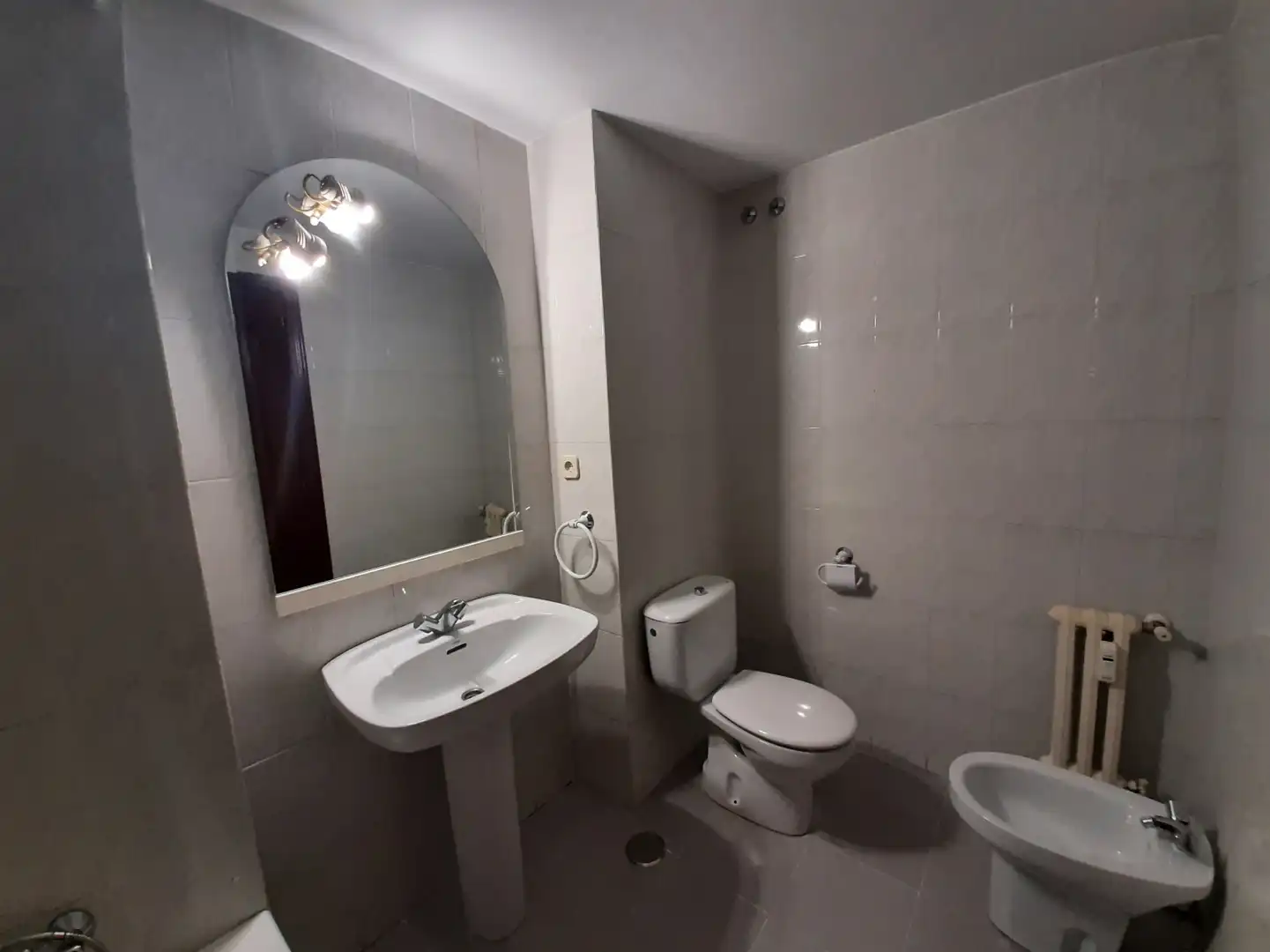 Badezimmer von Wohnung zur Miete in Alcalá de Henares mit Klimaanlage, Heizung und Parkett