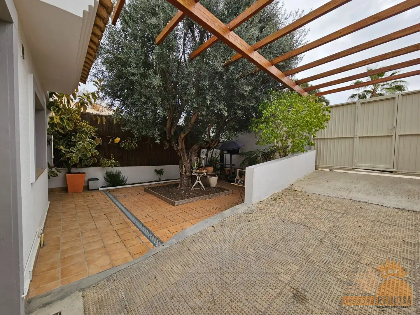 Terrasse von Einfamilien-Reihenhaus zum Verkauf in Molina de Segura mit Klimaanlage, Heizung und Privatgarten