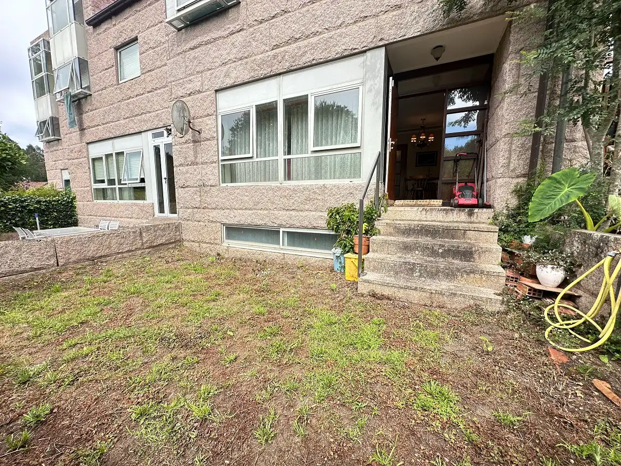 Vista exterior de Casa o chalet en venta en Santiago de Compostela  con Calefacción, Jardín privado y Parquet
