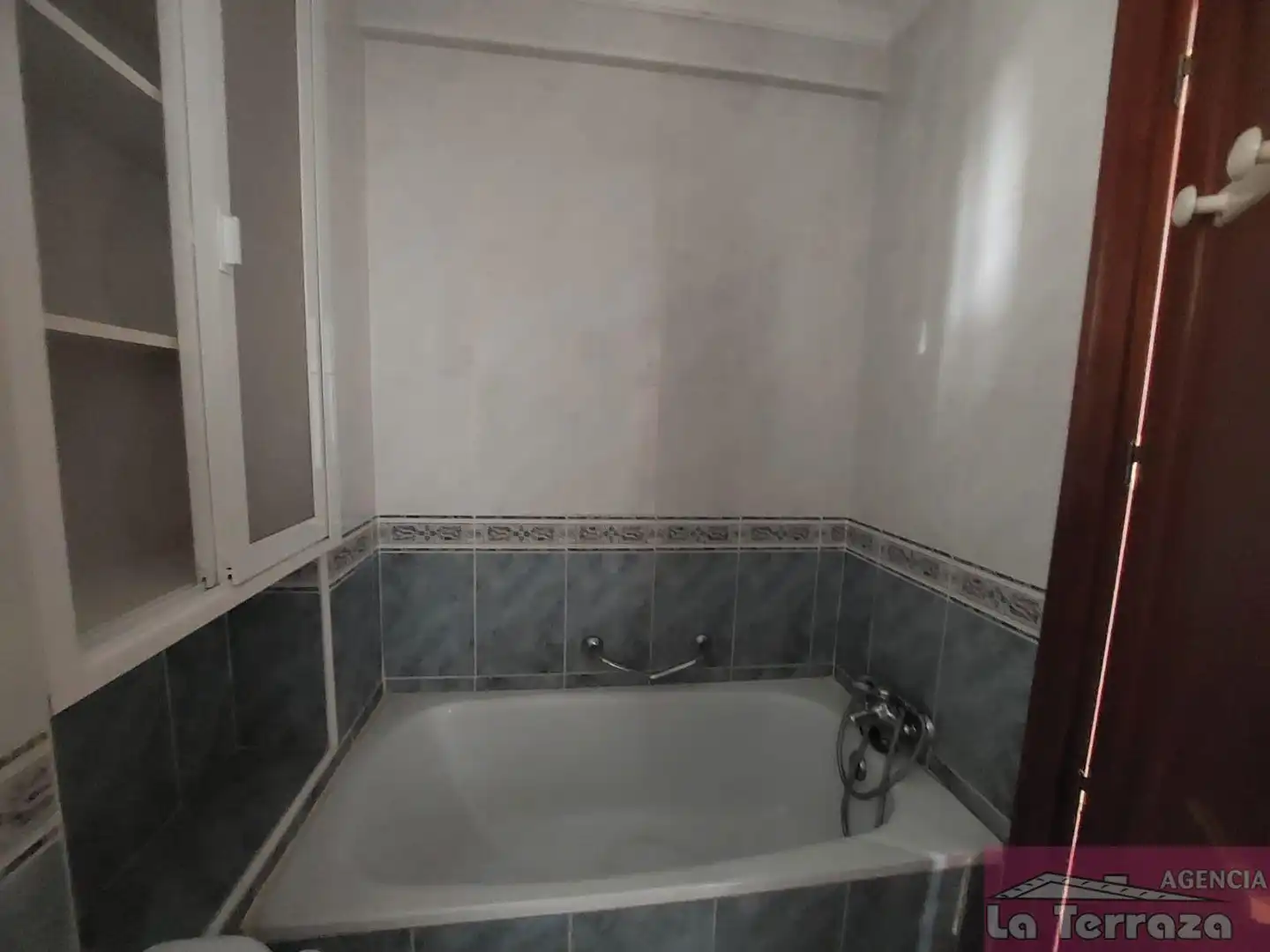 Bathroom of Flat for sale in Estepona Pueblo