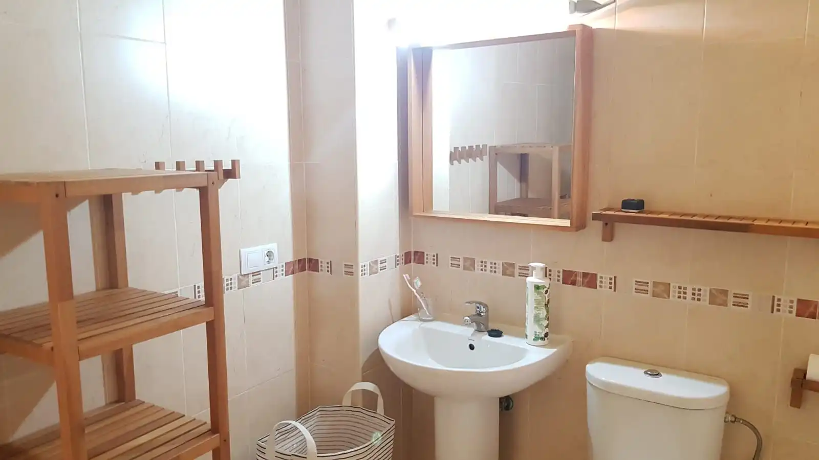 Bathroom of Apartments for rent in Málaga  with Air Conditioner, Furnished and Washing machine
