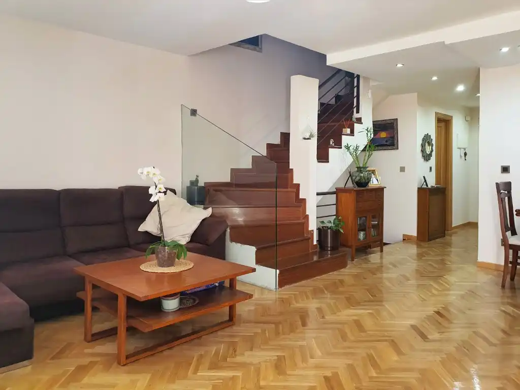 Sala d'estar de Casa adosada en venda en Colmenar Viejo amb Aire condicionat, Jardí privat i Terrassa