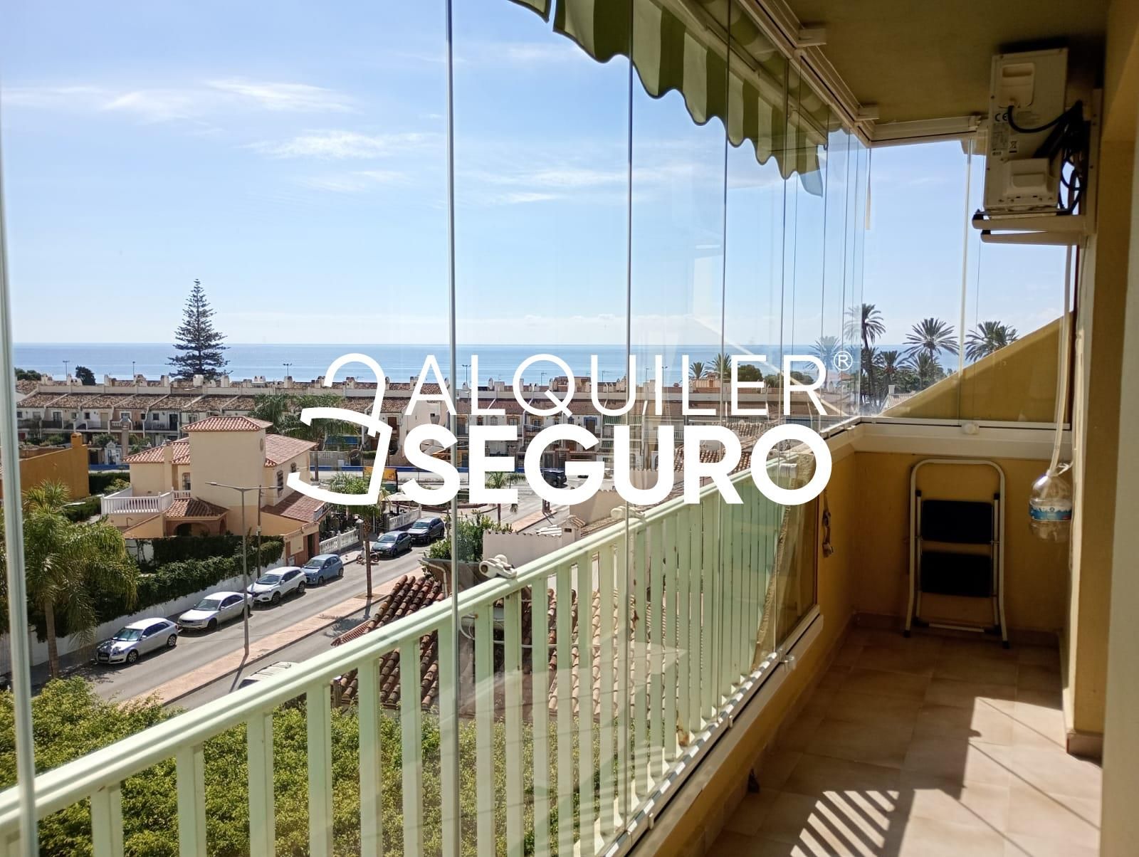 Vista exterior de Piso de alquiler en Rincón de la Victoria con Aire acondicionado, Terraza y Piscina