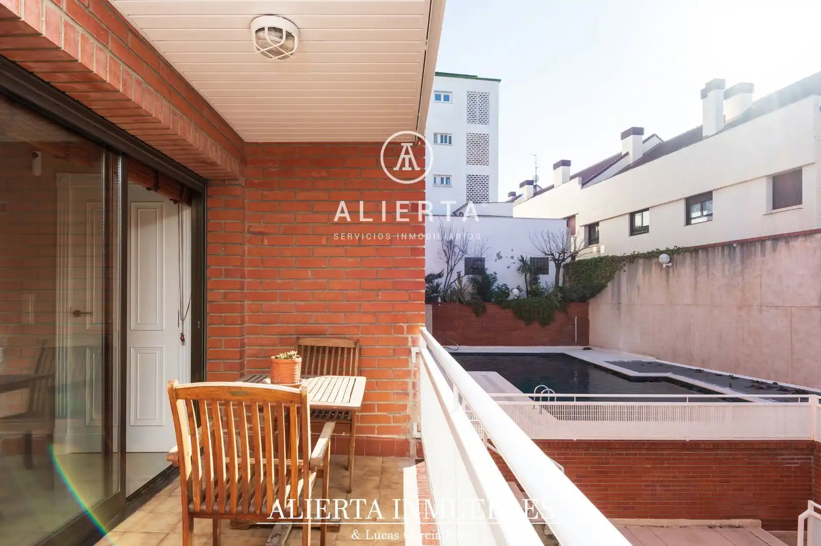 Terrassa de Casa adosada en venda en Zaragoza amb Aire condicionat, Calefacció i Traster