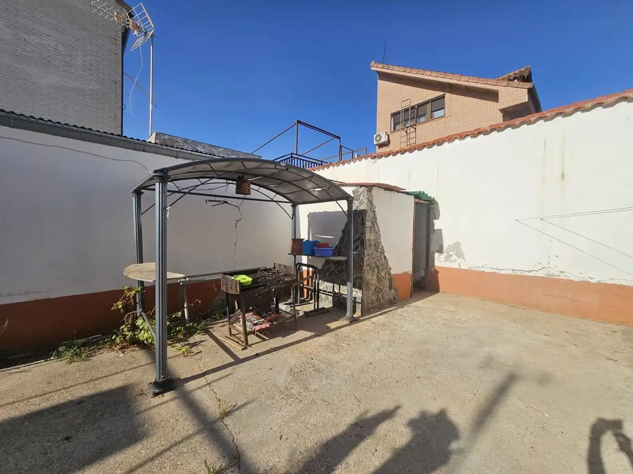 Vista exterior de Casa adosada de alquiler en Alcalá de Henares con Aire acondicionado y Jardín privado