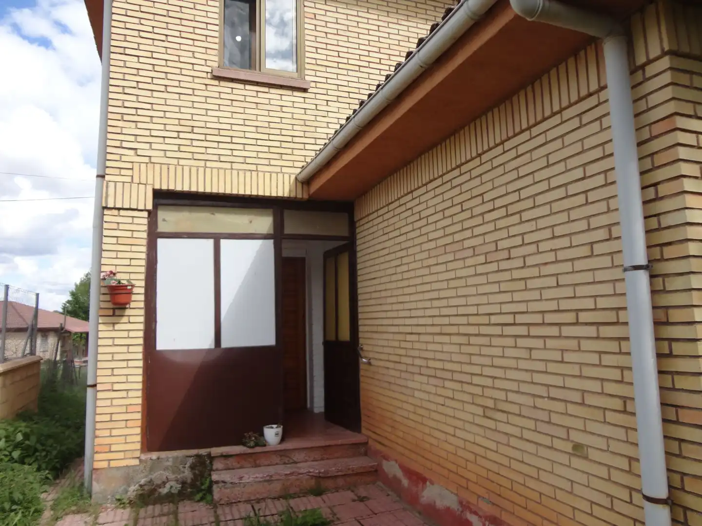 Vista exterior de Casa o xalet en venda en Mambrillas de Lara amb Jardí privat