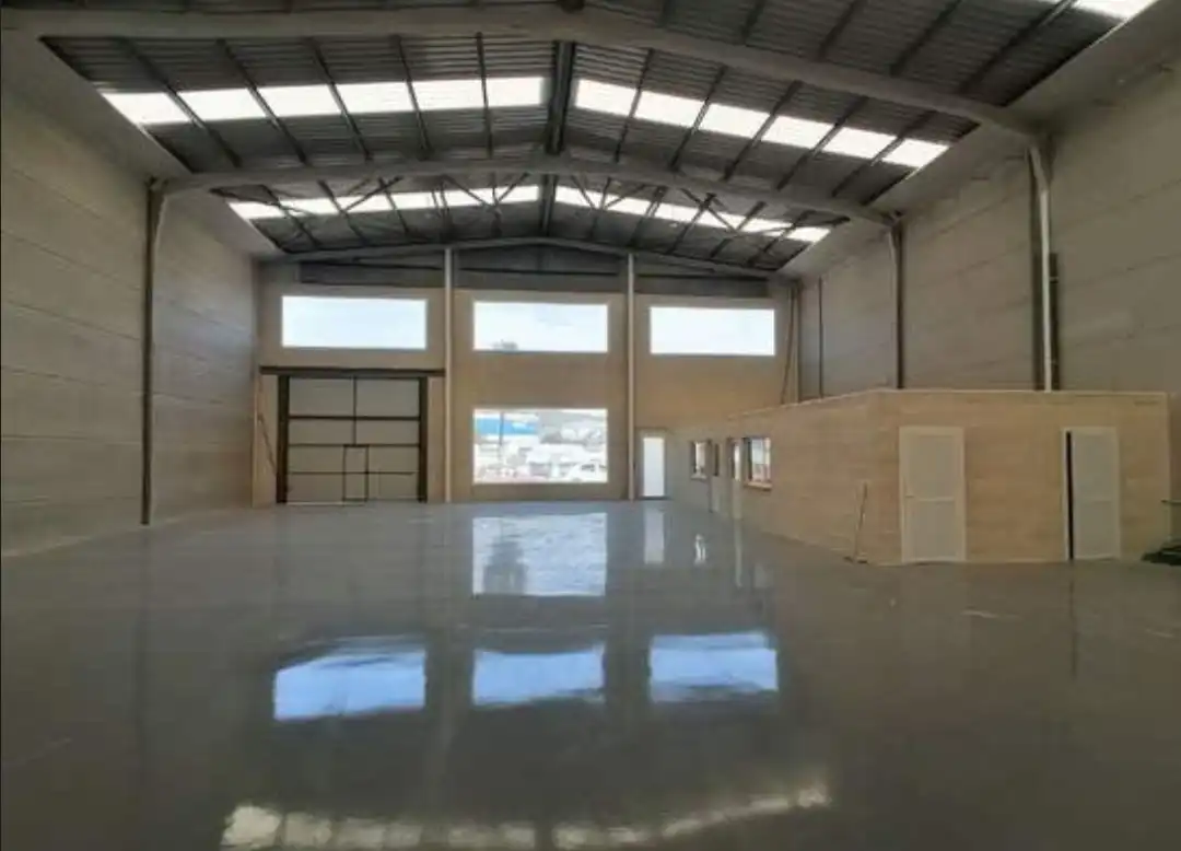 Fabrikhallen zur Miete in Montserrat