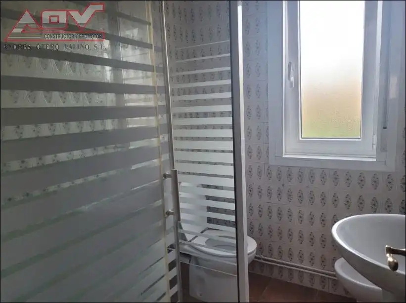Bathroom of Flat for rent in Ferrol  with Air Conditioner and Heating