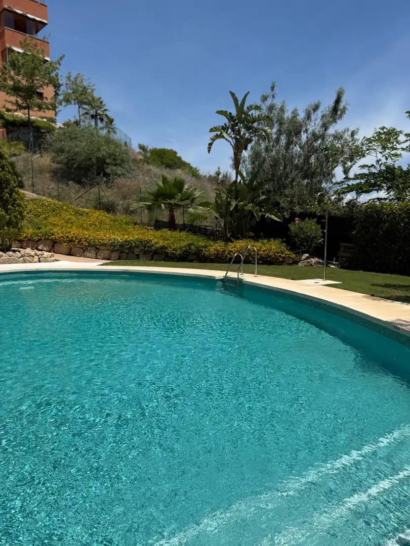Piscina de Pis en venda en Rincón de la Victoria amb Aire condicionat, Calefacció i Jardí privat