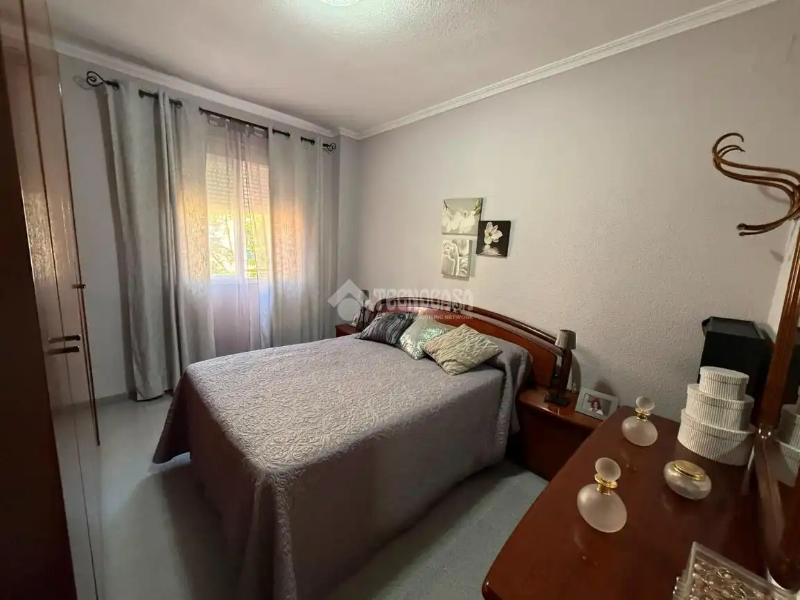 Habitación de Piso en venta en Sevilla con Trastero y Balcón