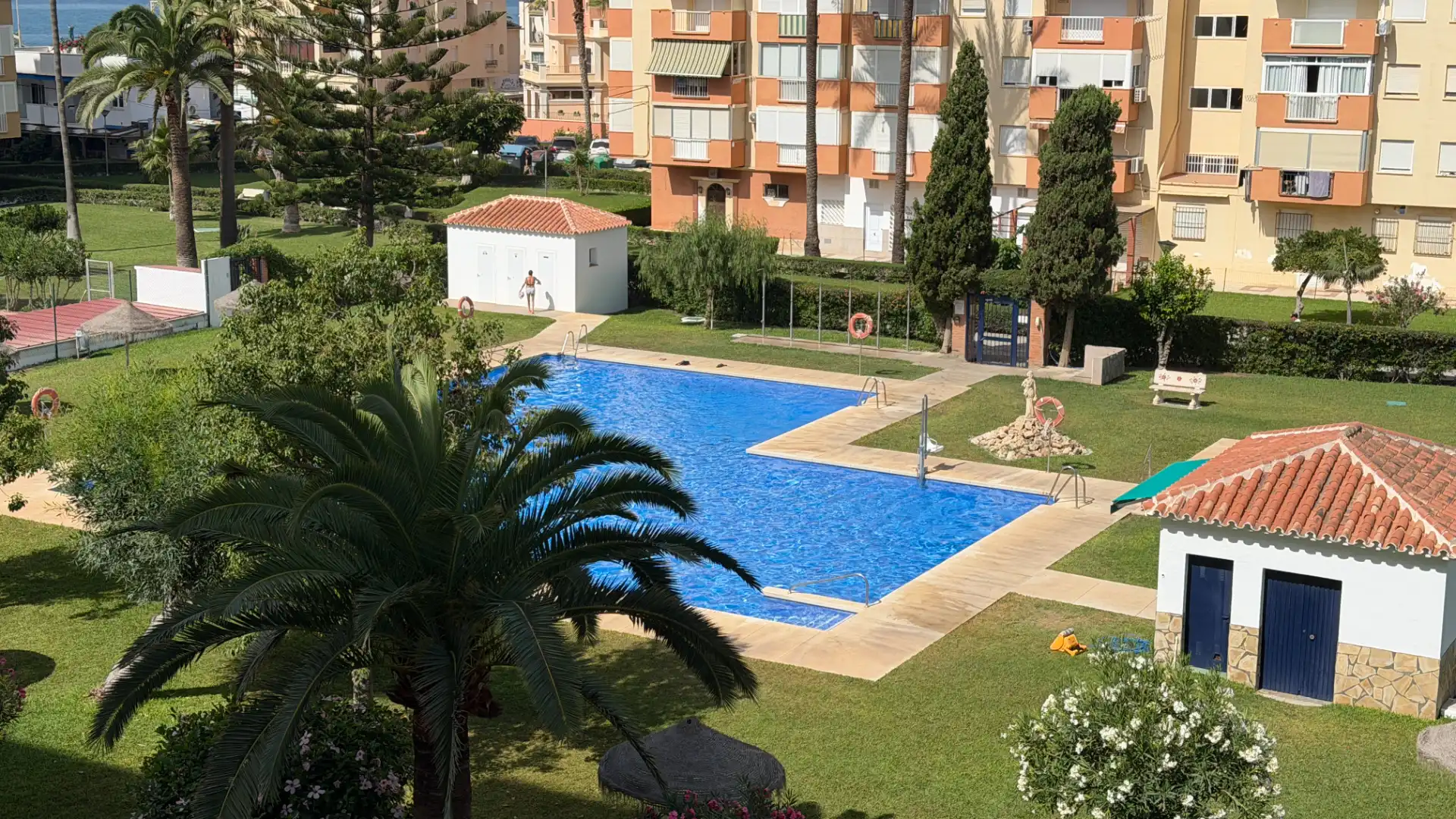 Schwimmbecken von Wohnungen zum Verkauf in Torrox mit Möbliert, Waschmaschine und Fernseher