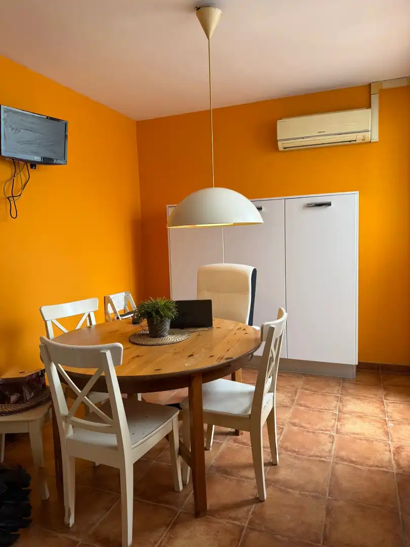 Esszimmer von Einfamilien-Reihenhaus zum Verkauf in Dos Hermanas mit Klimaanlage, Möbliert und Ofen