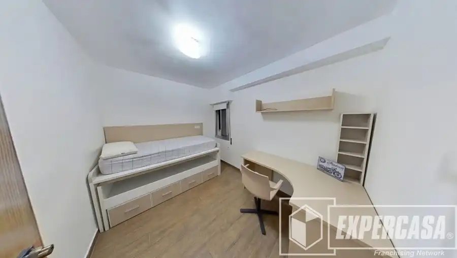 Bedroom of Flat for sale in Valencia  with Terrace and Storage room