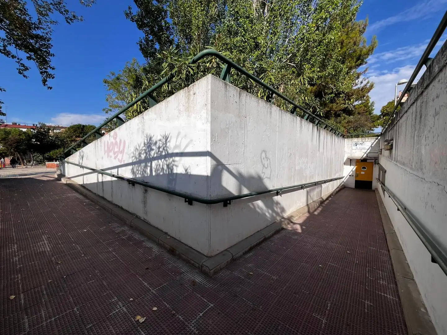 Vista exterior de Garaje en venta en Madrid