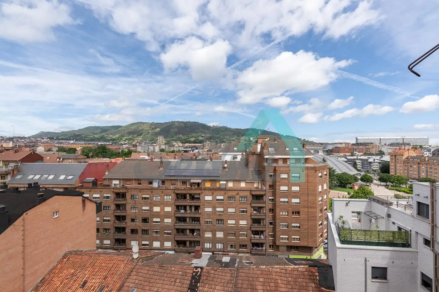Vista exterior de Piso de alquiler en Oviedo  con Calefacción, Parquet y Amueblado