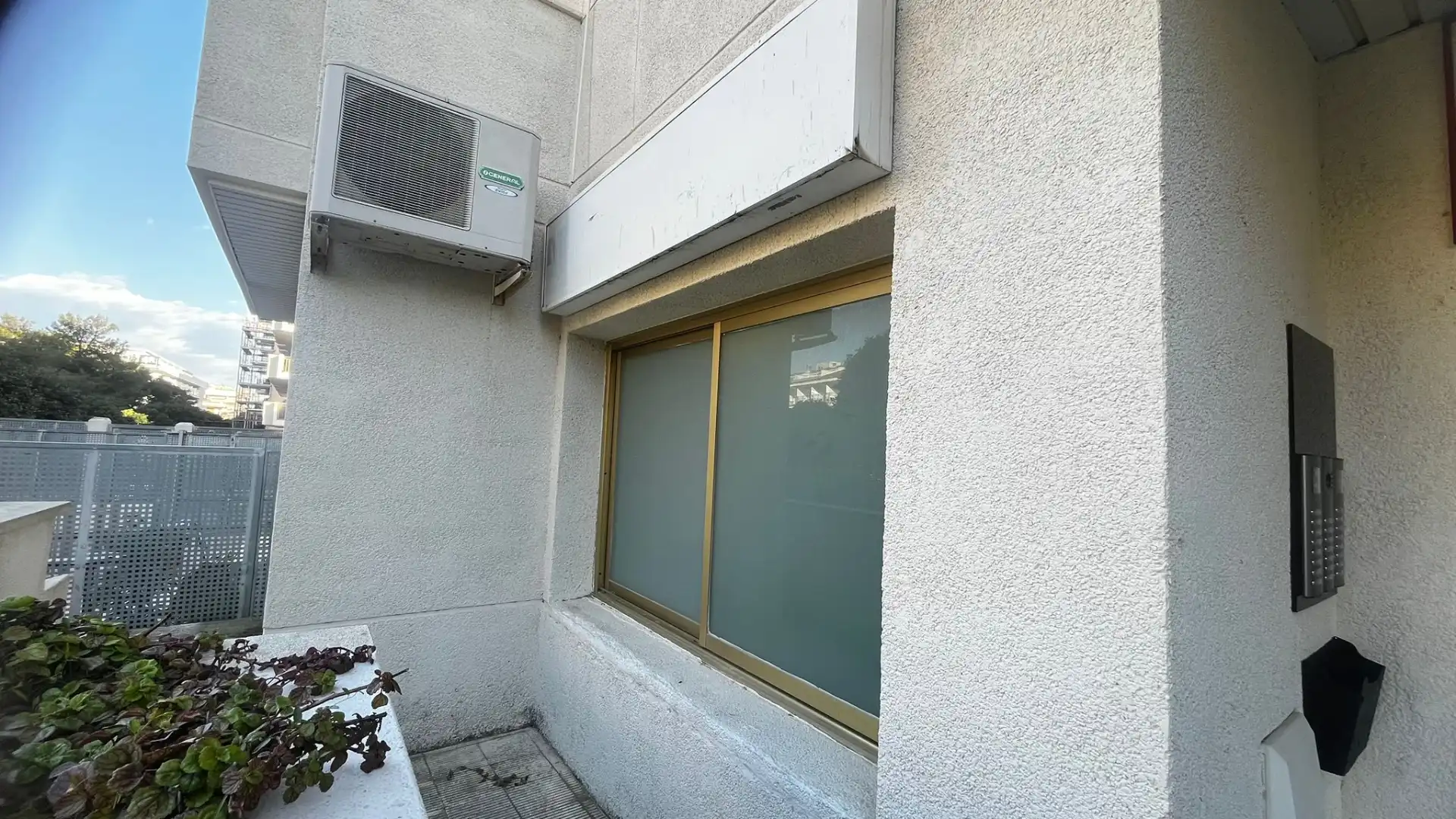 Exterior view of Office for rent in Salou  with Air Conditioner and Heating