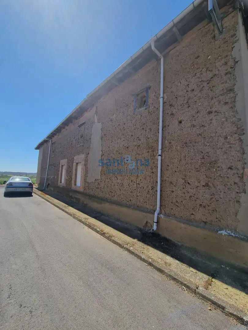 Vista exterior de Casa o chalet en venta en Benavides con Calefacción, Jardín privado y Trastero
