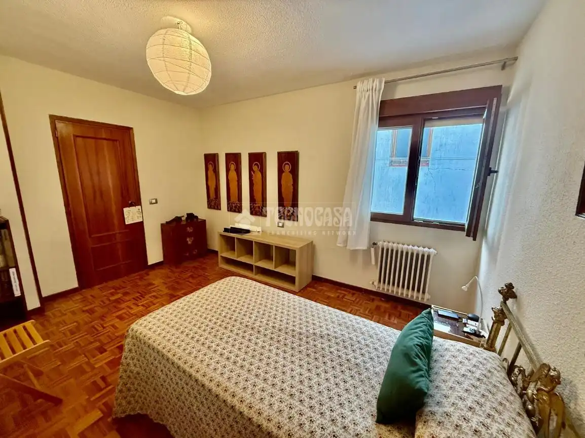 Habitación de Piso en venta en Ávila con Calefacción, Parquet y Trastero