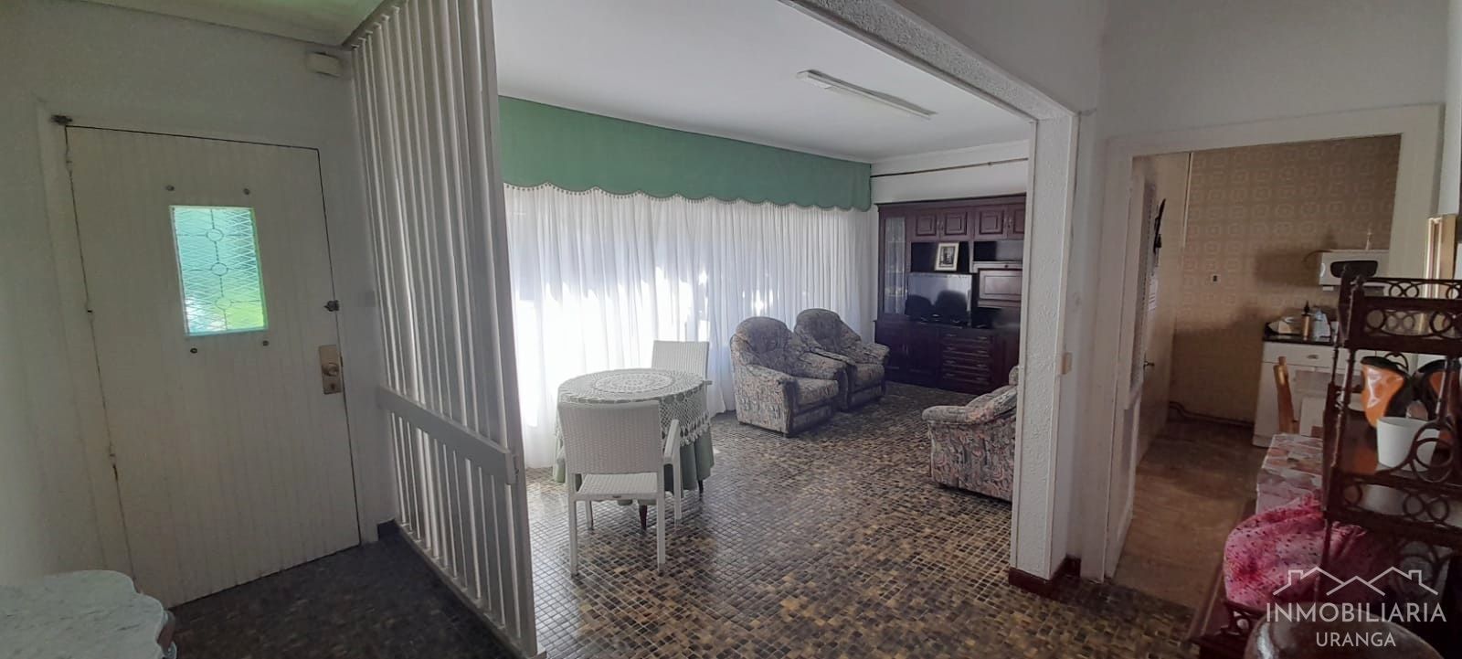 Sala d'estar de Casa o xalet en venda en Laredo amb Calefacció, Jardí privat i Terrassa