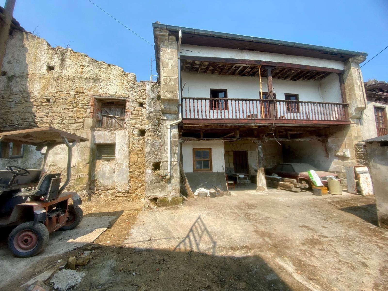 Vista exterior de Casa adosada en venda en Reocín amb Jardí privat, Traster i Balcó