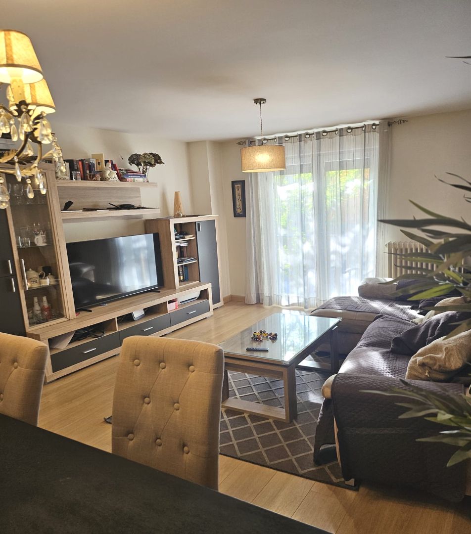 Living room of Flat for sale in Salamanca Capital  with Heating, Parquet flooring and Furnished