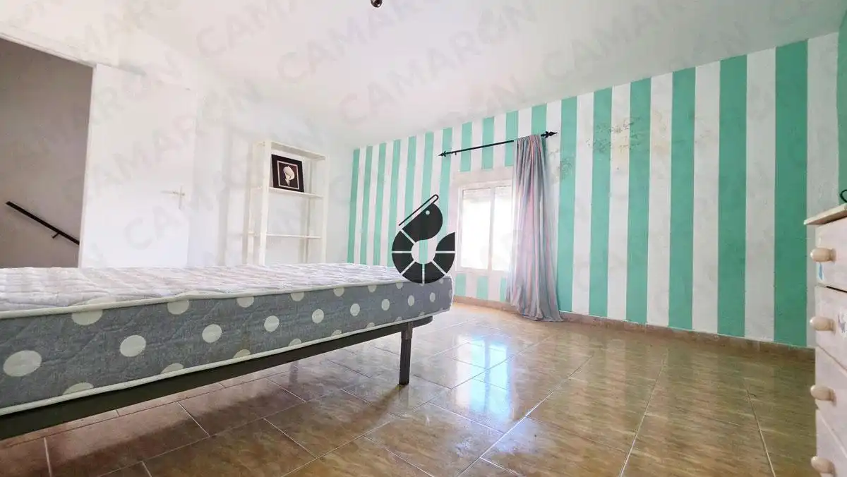 Habitación de Casa adosada en venta en Almensilla con Jardín privado, Balcón y Alarma