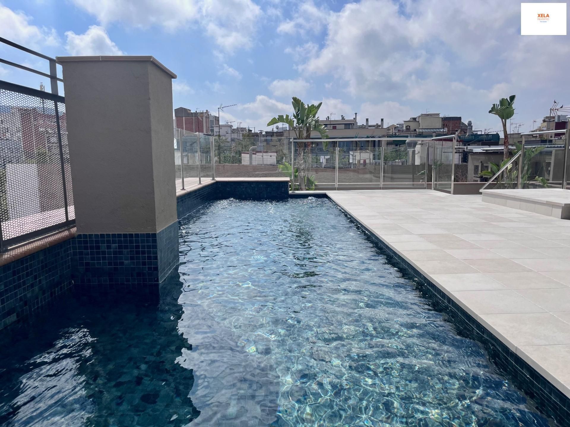 Piscina de Oficina en venda en  Barcelona Capital amb Aire condicionat, Calefacció i Terrassa