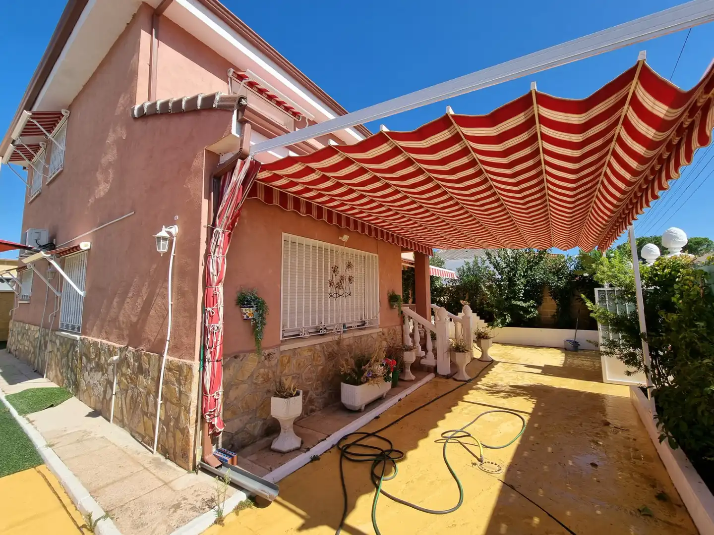 Terrassa de Casa o xalet en venda en Escalona amb Aire condicionat, Jardí privat i Traster