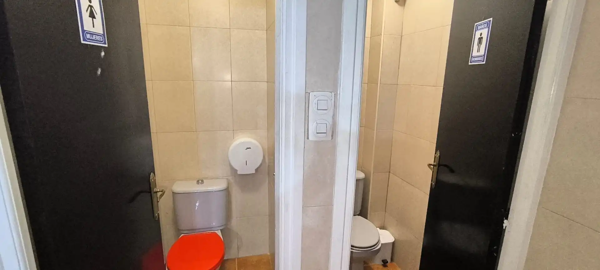 Badezimmer von Geschaftsraum zum Verkauf in Narón