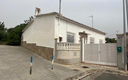 Exterior view of House or chalet for sale in Vilanova i la Geltrú  with Terrace