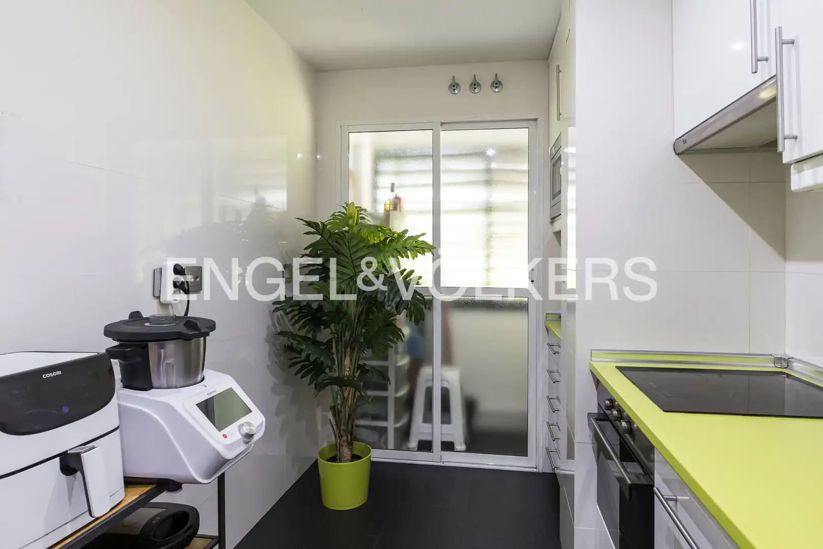 Kitchen of Flat for rent in Madrid  with Air Conditioner, Heating and Private garden