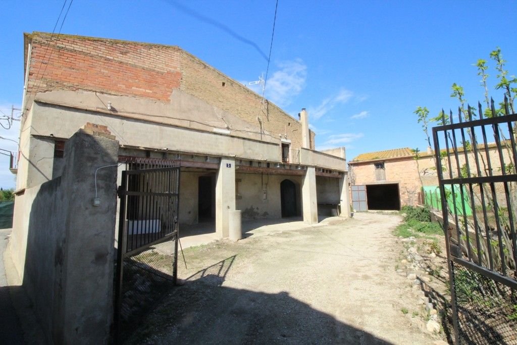 Vista exterior de Finca rústica en venta en Peralada con Calefacción, Terraza y Trastero