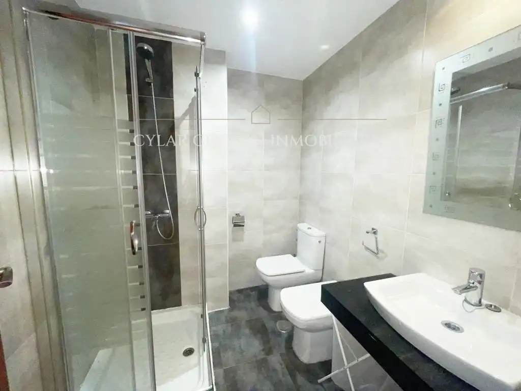 Baño de Piso de alquiler en Salamanca con Calefacción, Parquet y Amueblado