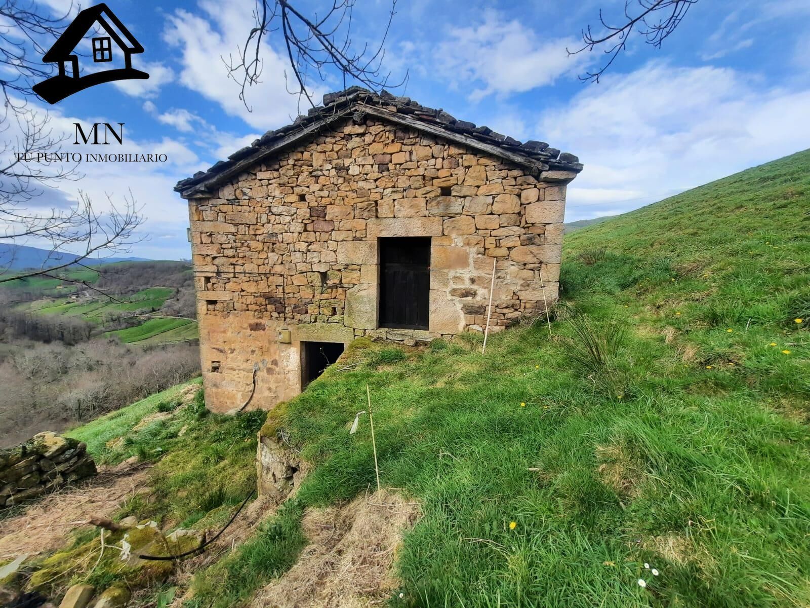 Vista exterior de Finca rústica en venda en Selaya amb Jardí privat